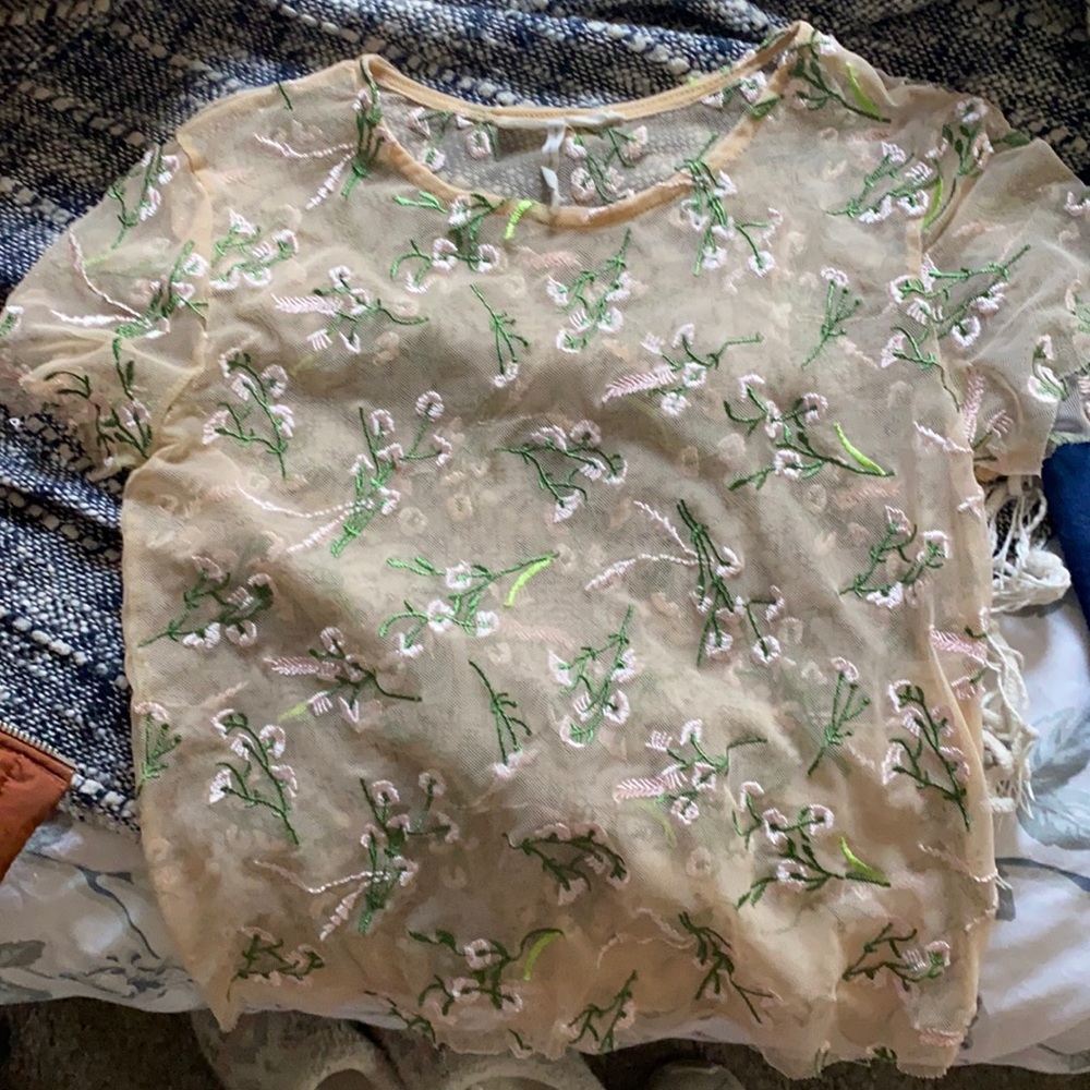Sheer flower shirt size M